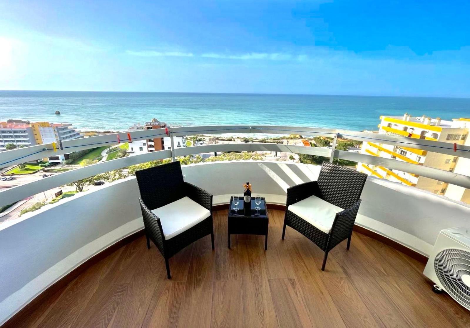 Top Ocean View Apartment - Amazing Sunset - Modern Style - Pool & 200M To Beach بورتيماو المظهر الخارجي الصورة